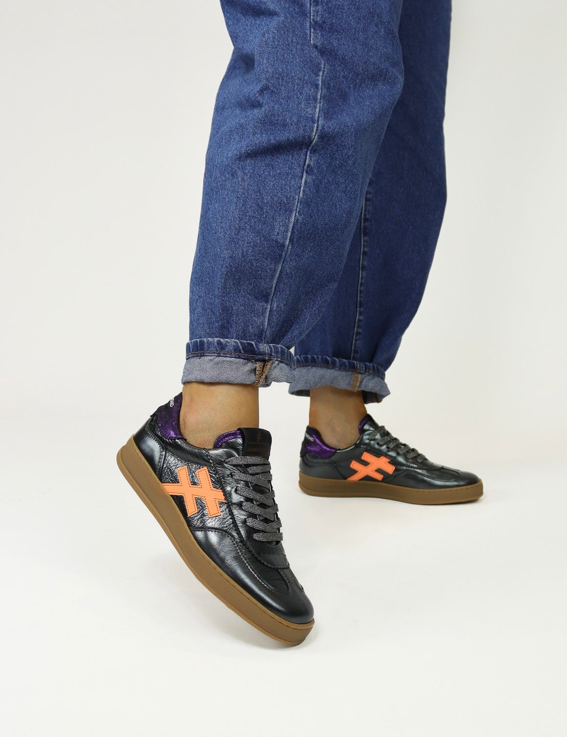 Another Trend - [A032 PLOMO] Pewter & Orange Trainer