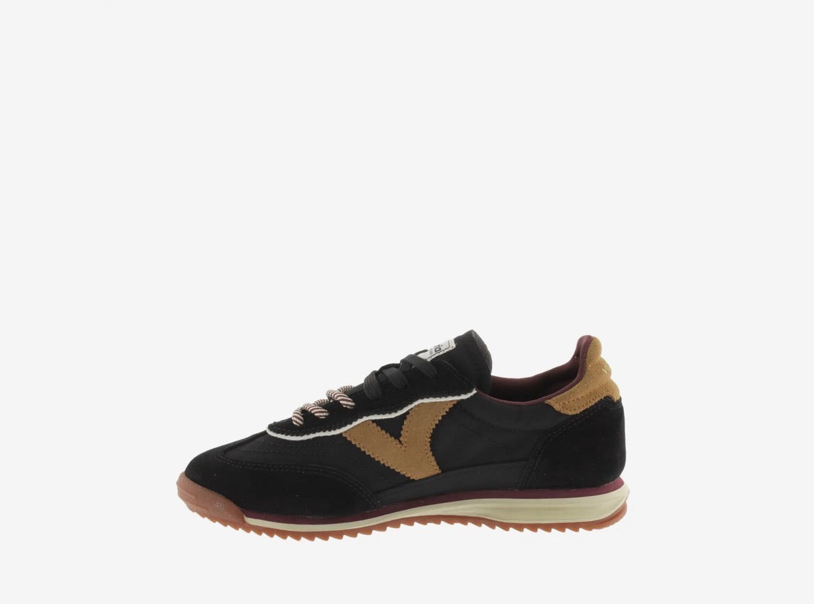 Victoria - 1 134118 Black Retro Trainer