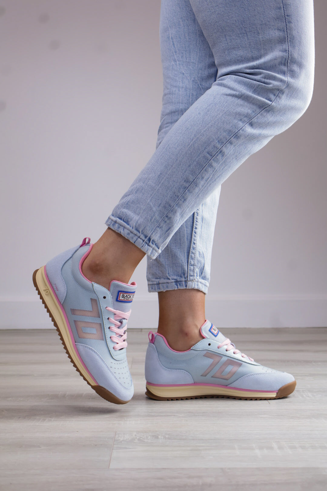 Back 70 - Jogger Blue & Pink Trainer