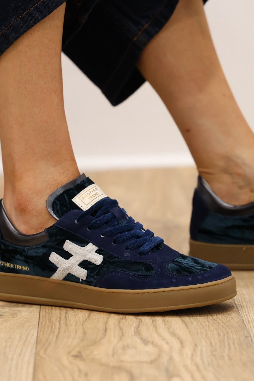 Another Trend - [BLUE] A0348527 Navy Velvet & Suede Trainer