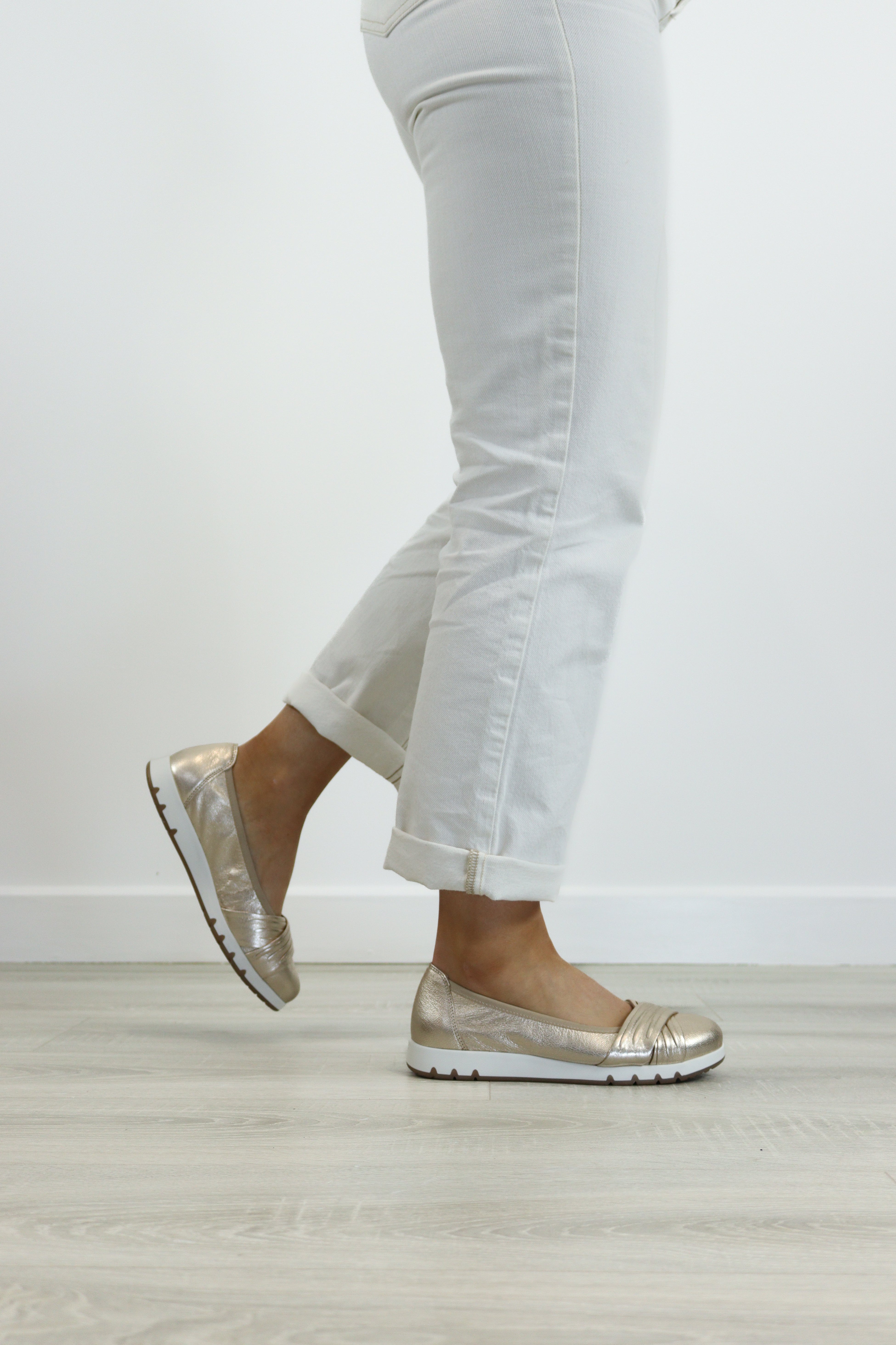 Caprice - 22118 Gold Pump