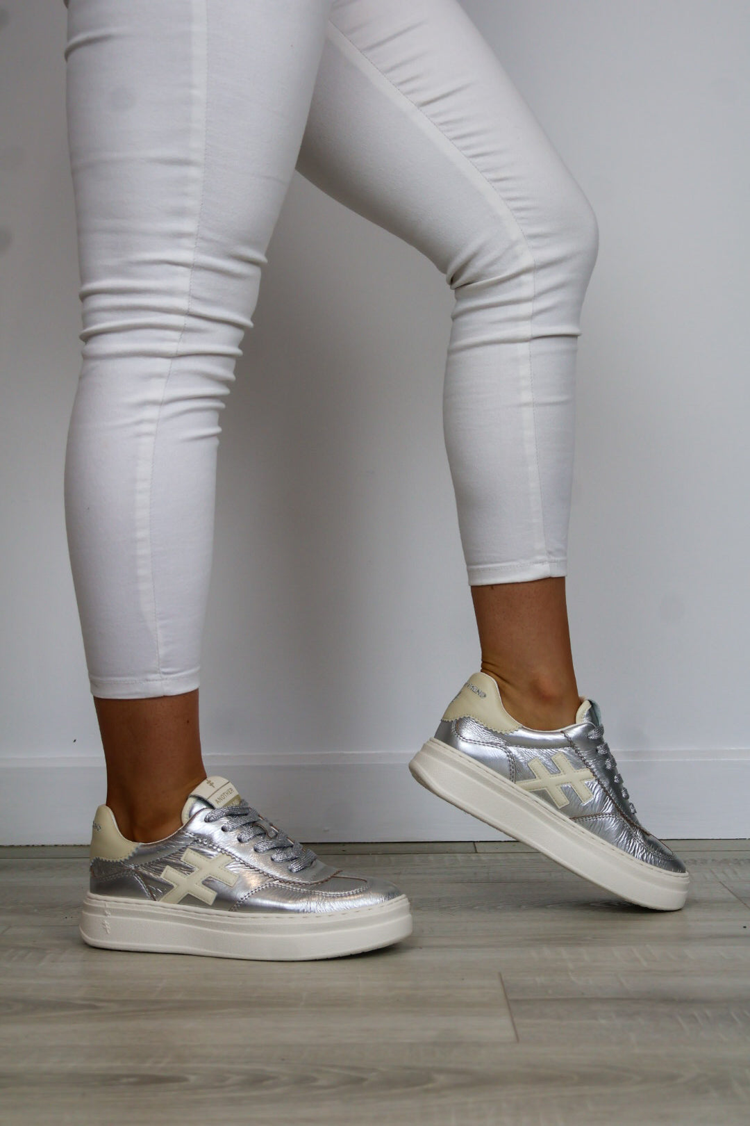 Another Trend - A035 [Plata] Silver Platform Trainer