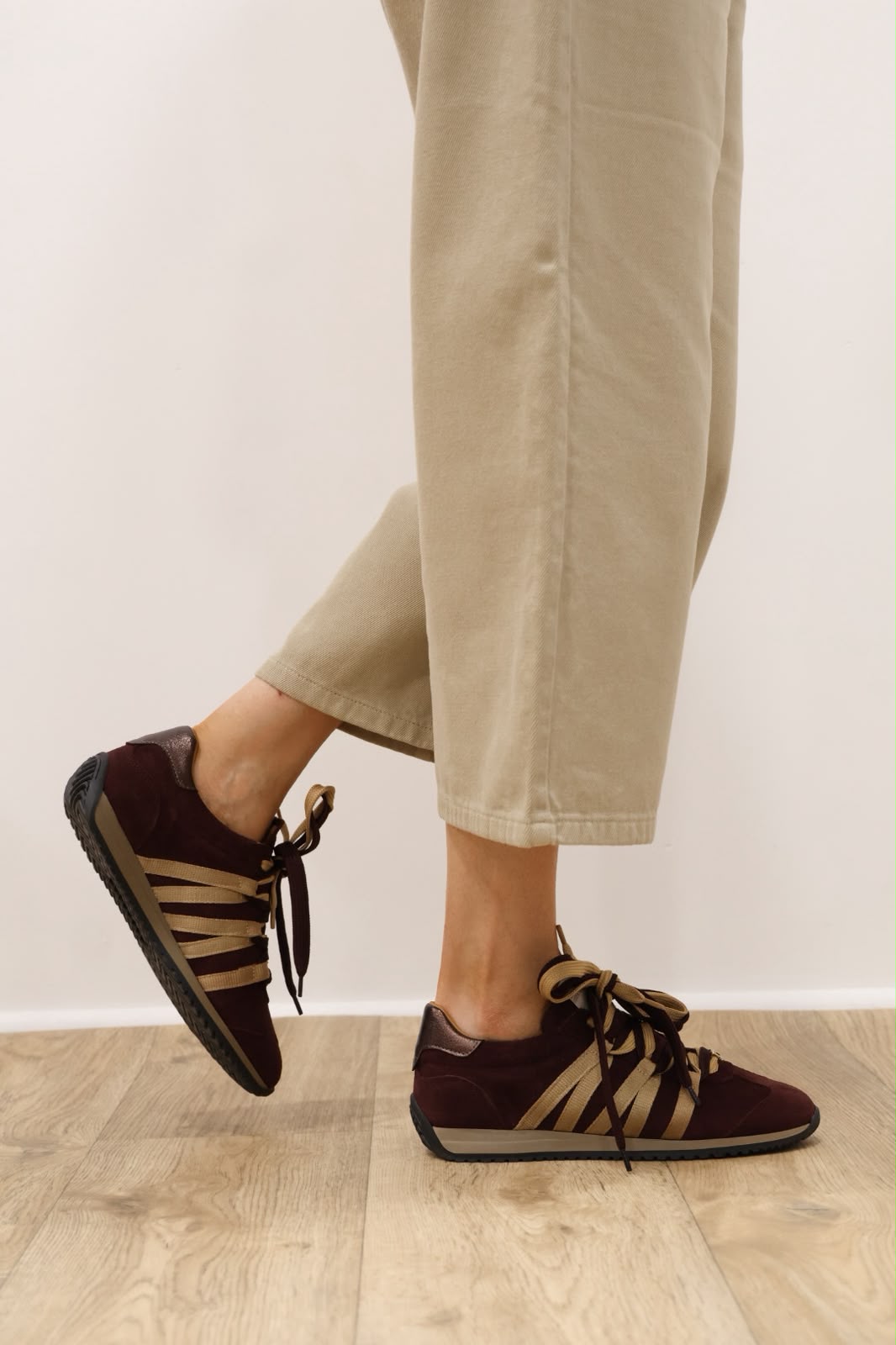 Meline - 722 DM Burgundy Trainer