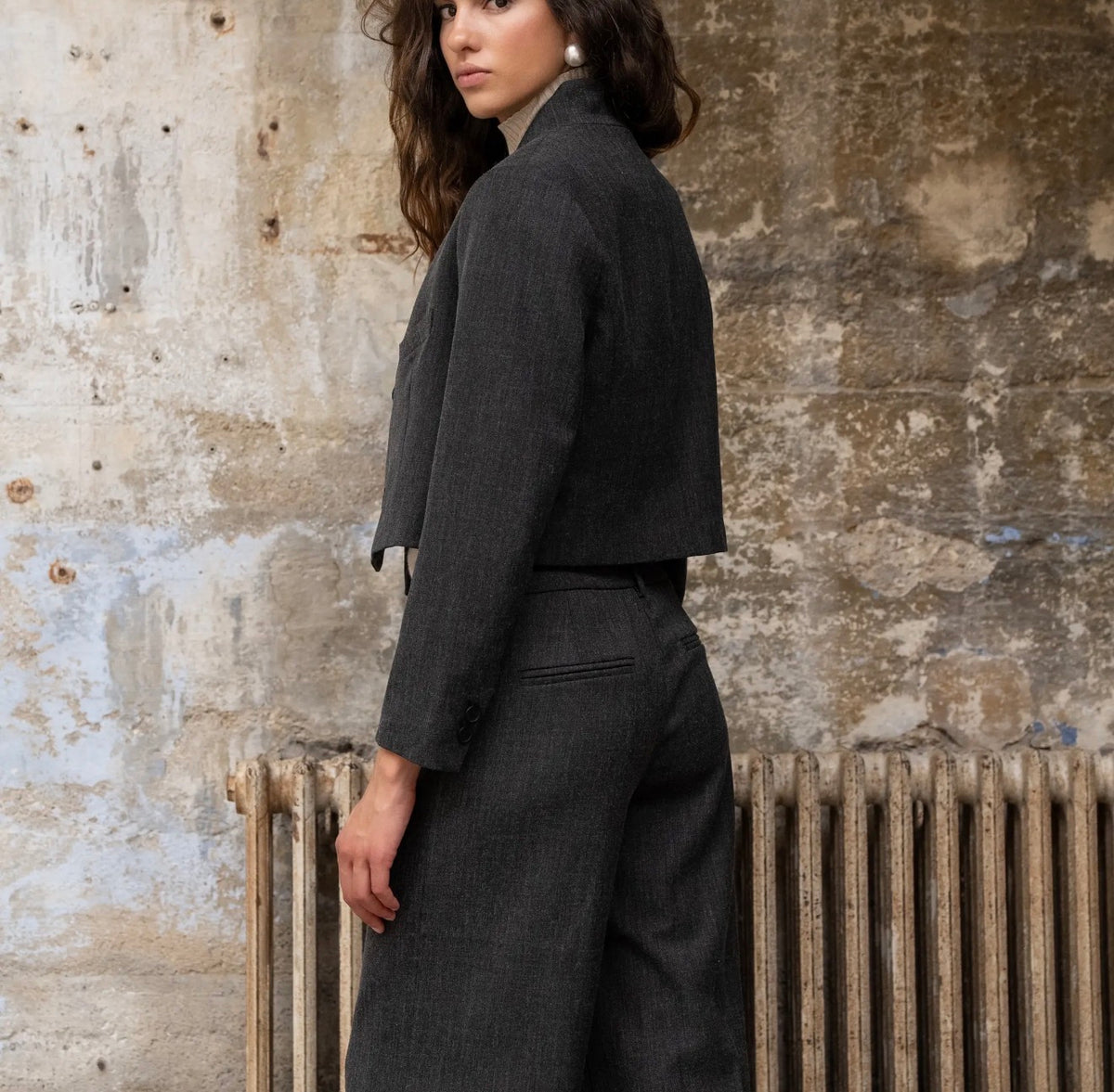 Anna - Charcoal Cropped Blazer