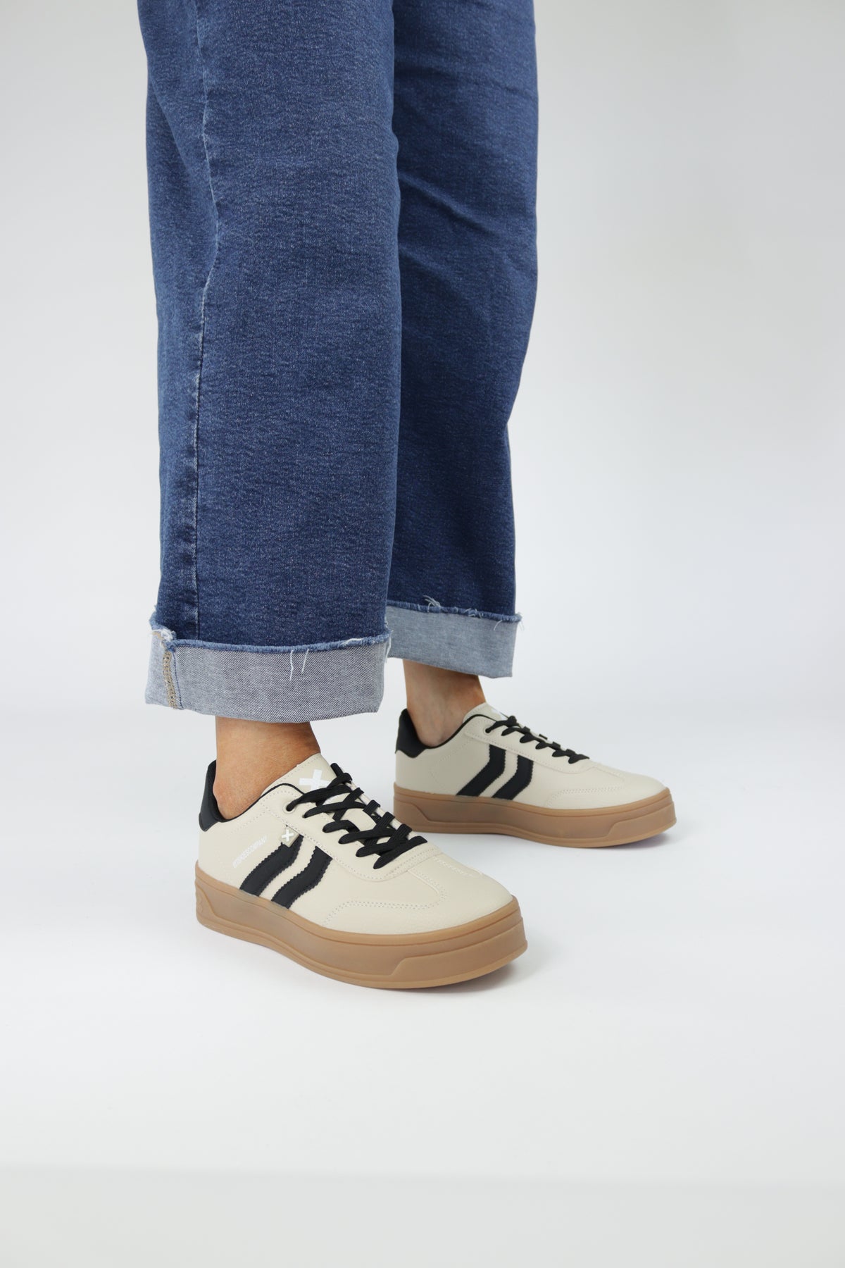 Xti - 144585 Beige and Black Platform Trainer