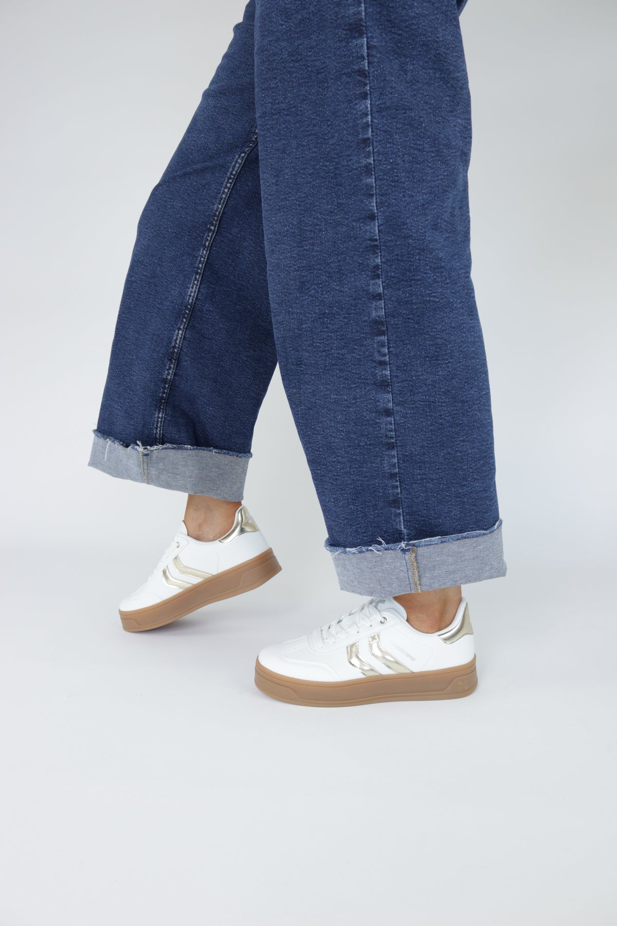 Xti - 144585 White and Gold Platform Trainer