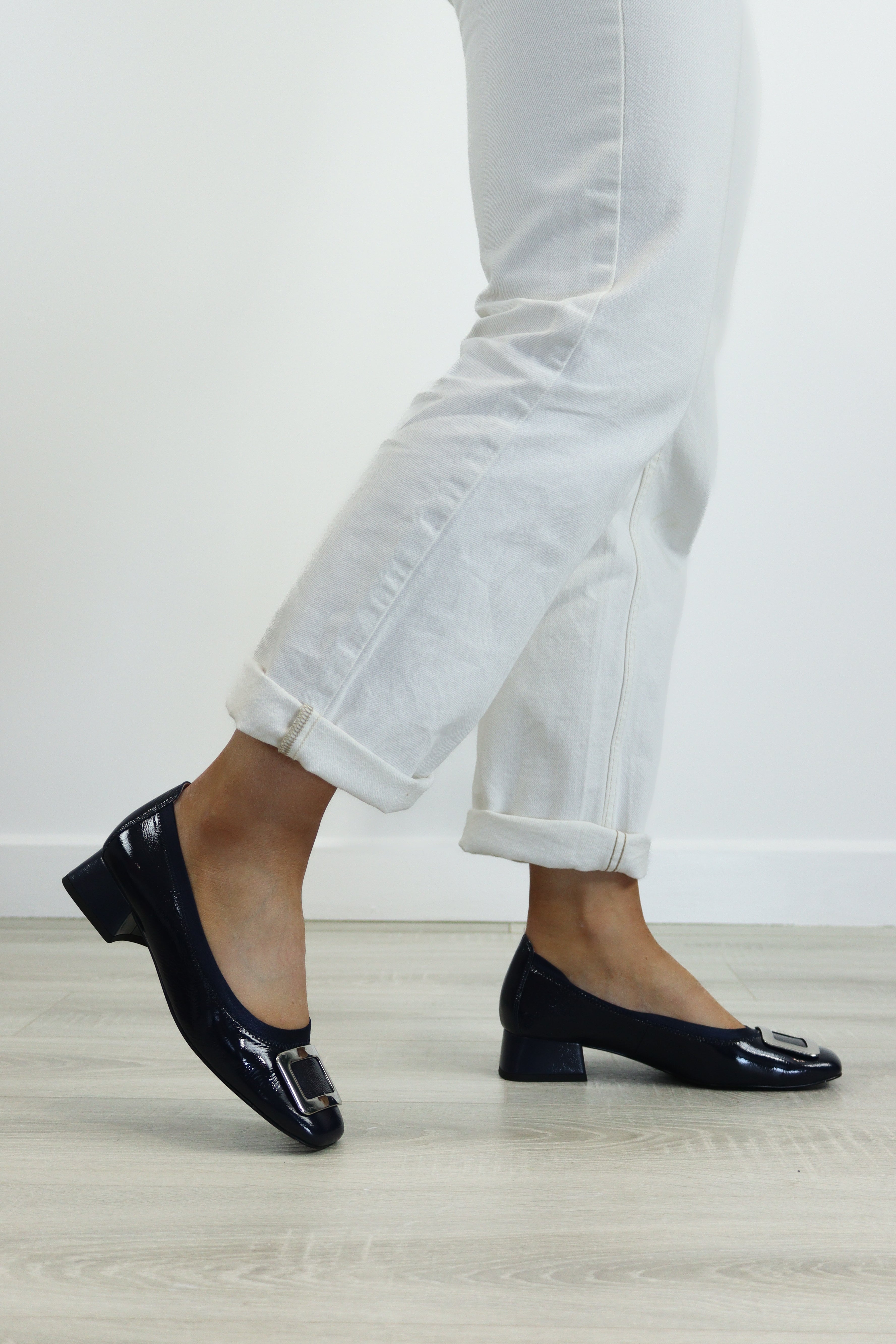 Caprice - 22300 Navy Pump