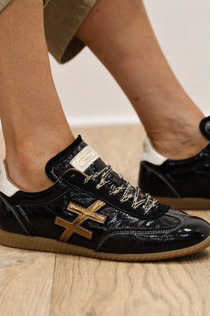 Another Trend - A07847 [Negro] Black & Bronze Patent Trainer