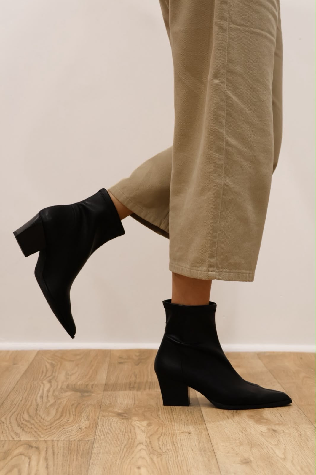 Miss Elastic - 78151 Black Sock Ankle Boot