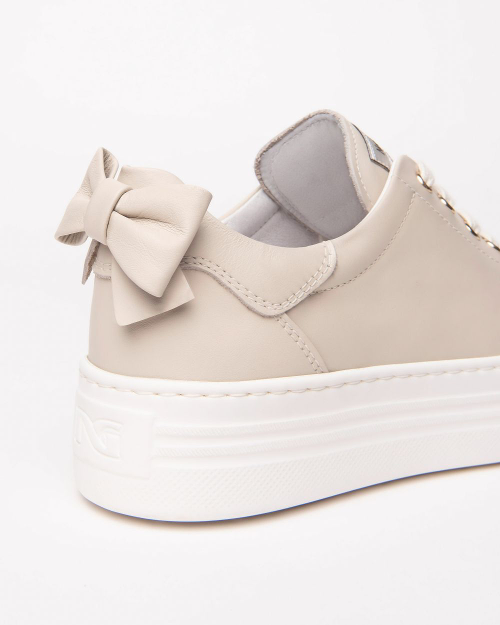 NeroGiardini - E506520D Cream Bow Trainer