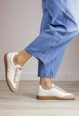 Back 70 - Cloud Cream/Beige Laced Trainer