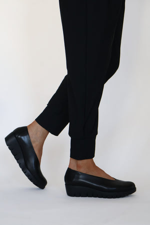 Wonders - C-33100 Black Wedge Pump