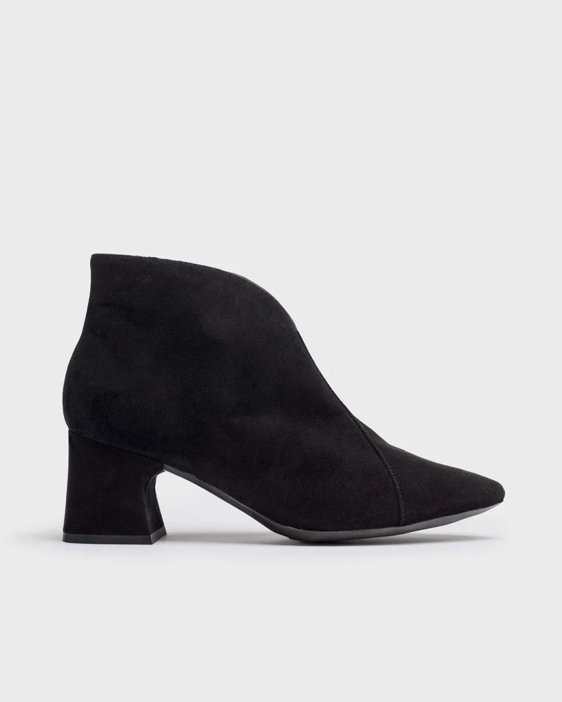 Wonders - I-9013 Black Suede V Ankle Boot