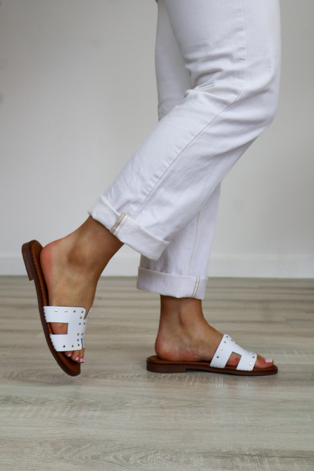 Oh My Sandals - 5840 White Stud Slide