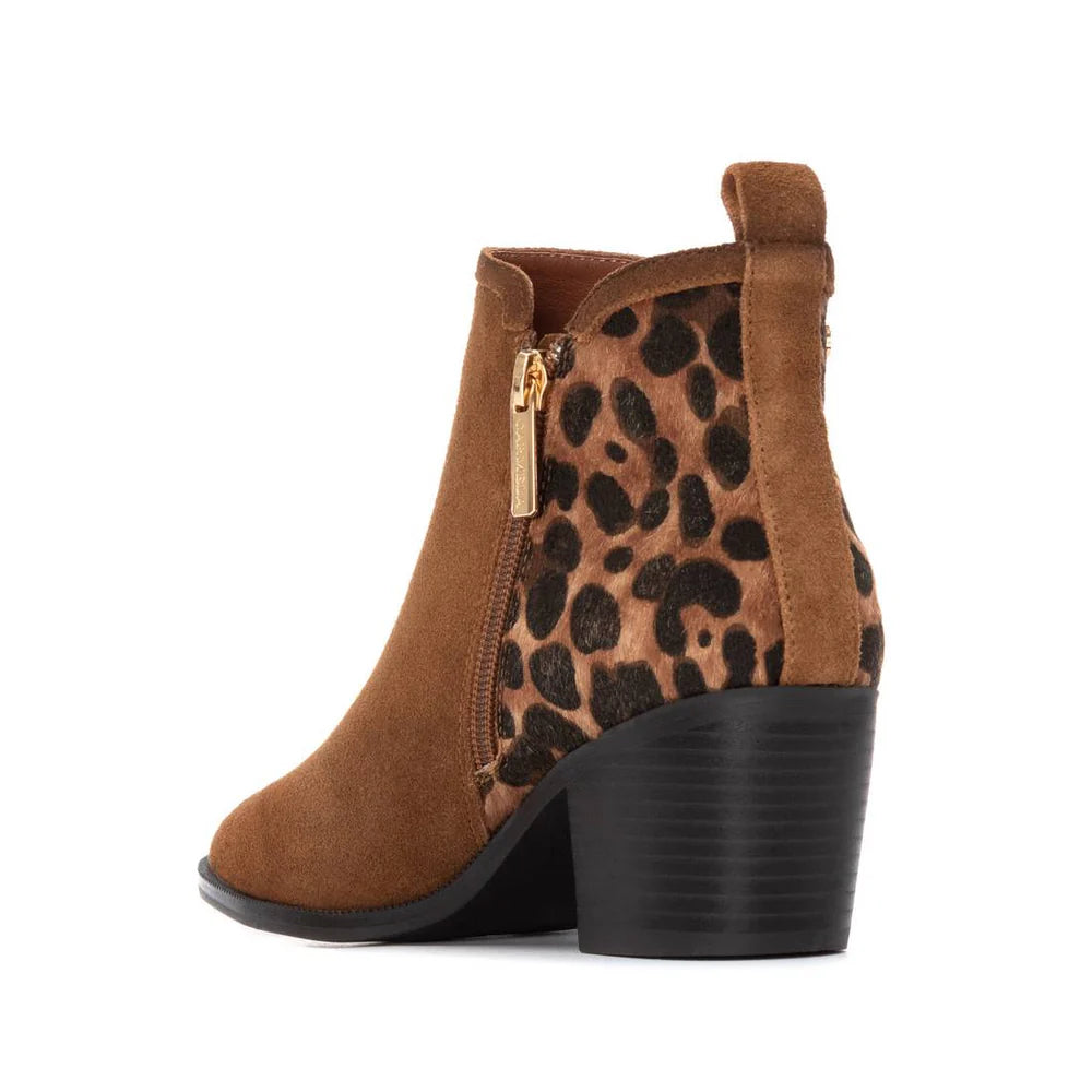 Carmela - 162582 Tan Zip Ankle Boot