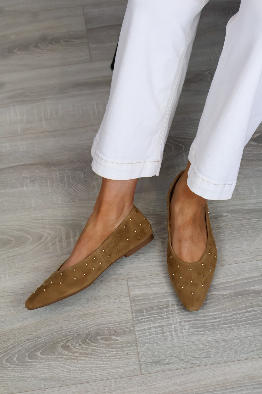 Alpe - 5558 Tan Stud Pump