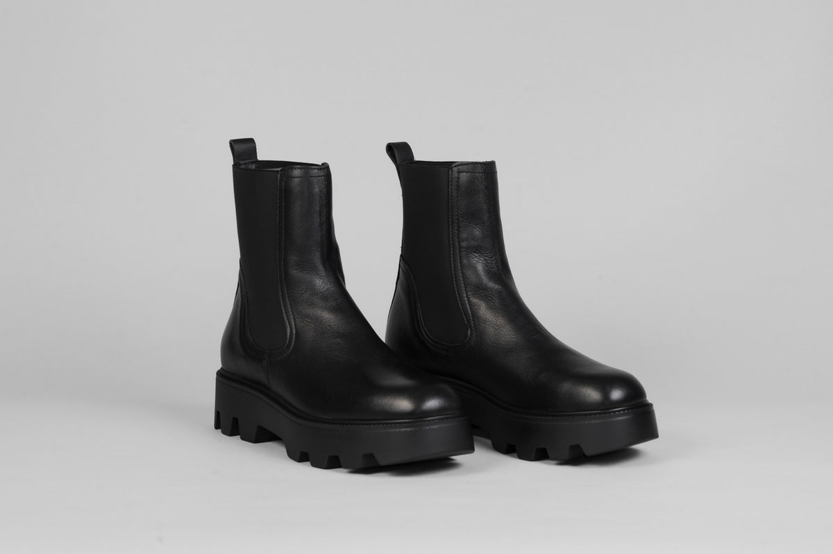 MJUS - Black Leather Chelsea Boot