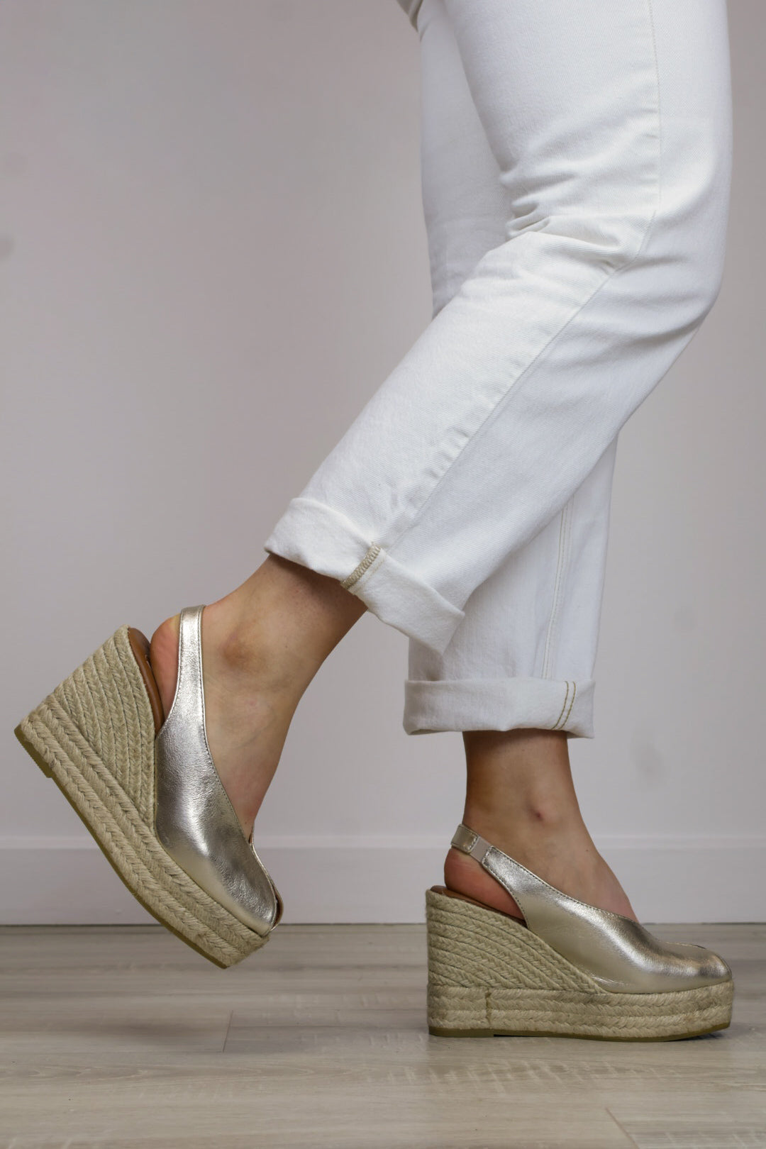 Viguera - 2128 Gold Peeptoe Espadrille