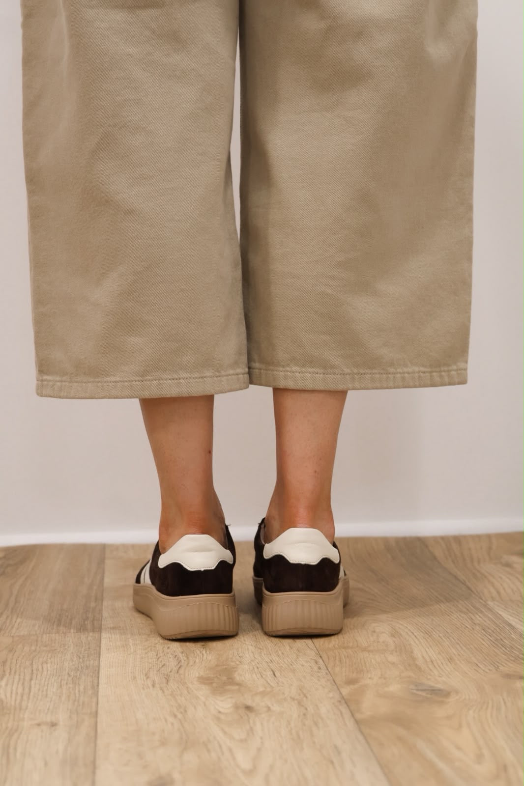 Remonte - D3E00-25 Brown Suede Trainer