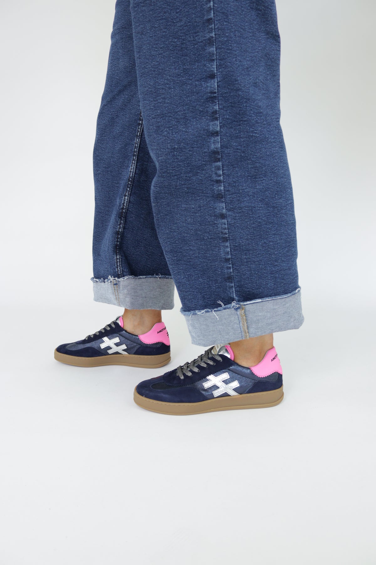 Another Trend - A032 [Ocean] Navy & Neon Pink
