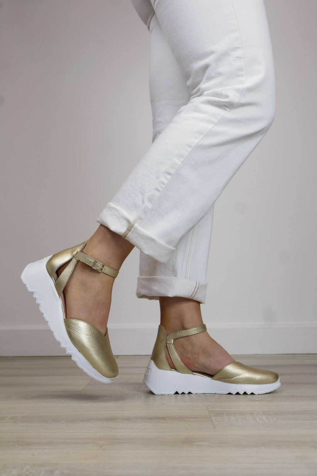 Wonders - E-6703 Gold Flatform