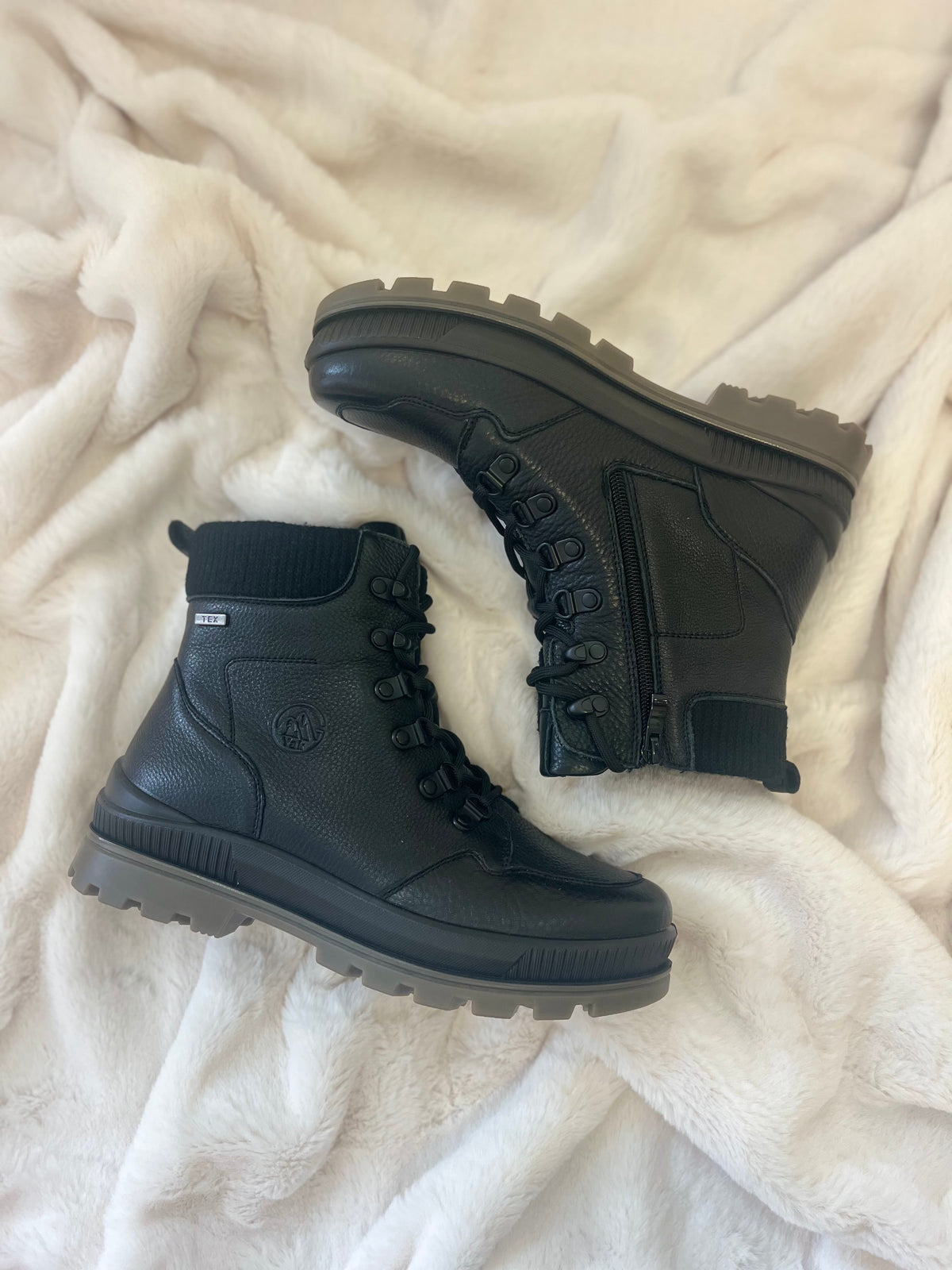 G Comfort - P-1216S Black Waterproof Boot