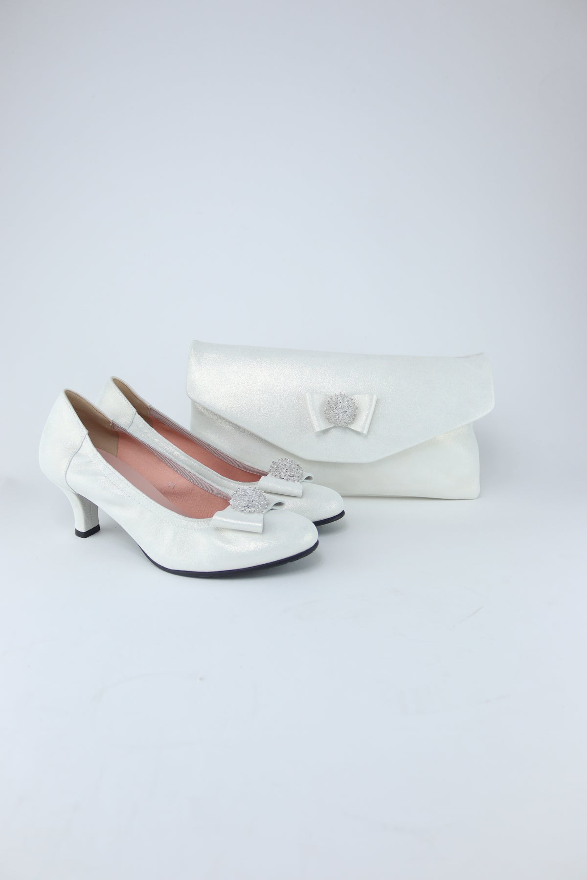 Le Babe - 3047 White/Silver Cluster Court Shoe