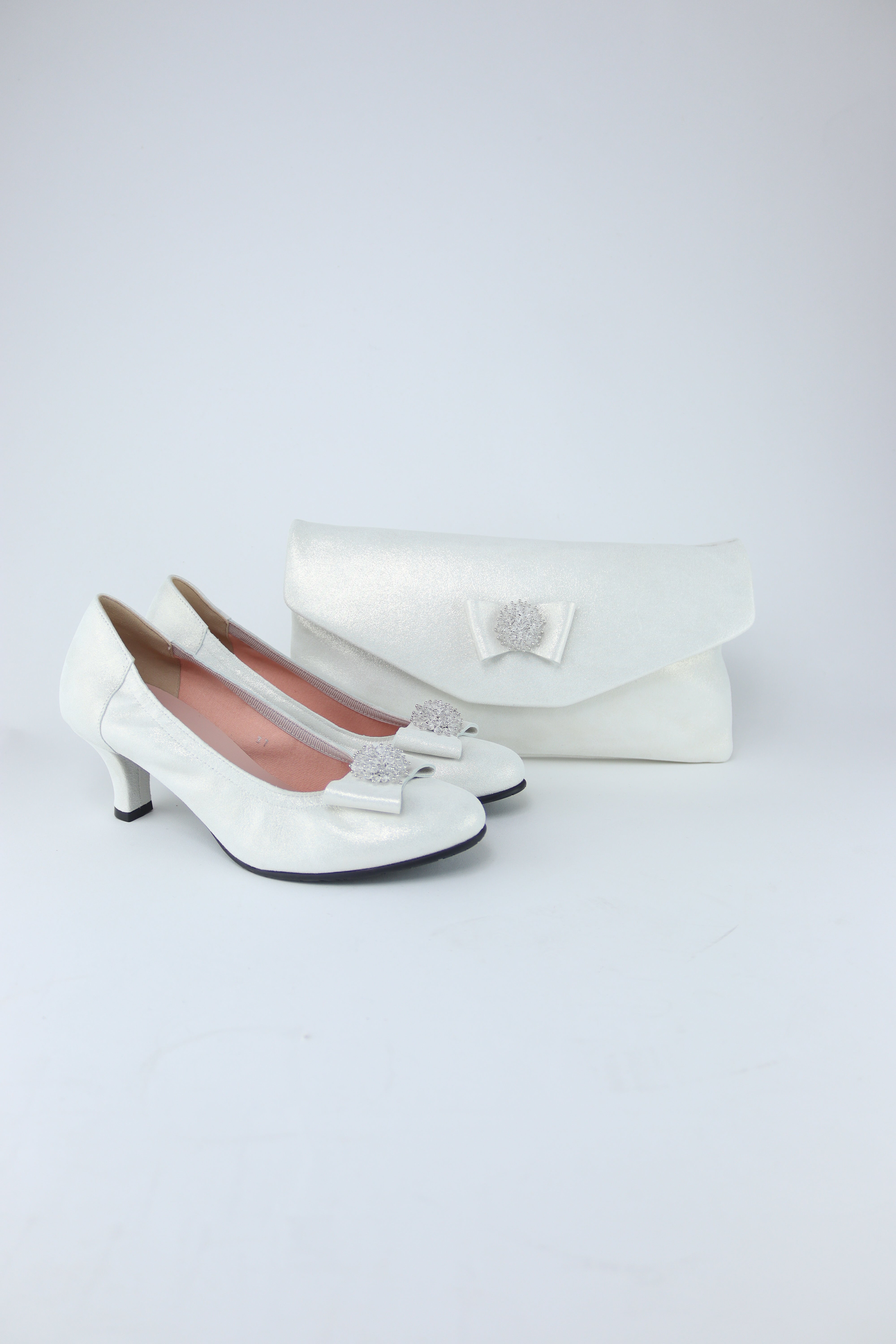 Le Babe - 3047 White/Silver Cluster Court Shoe