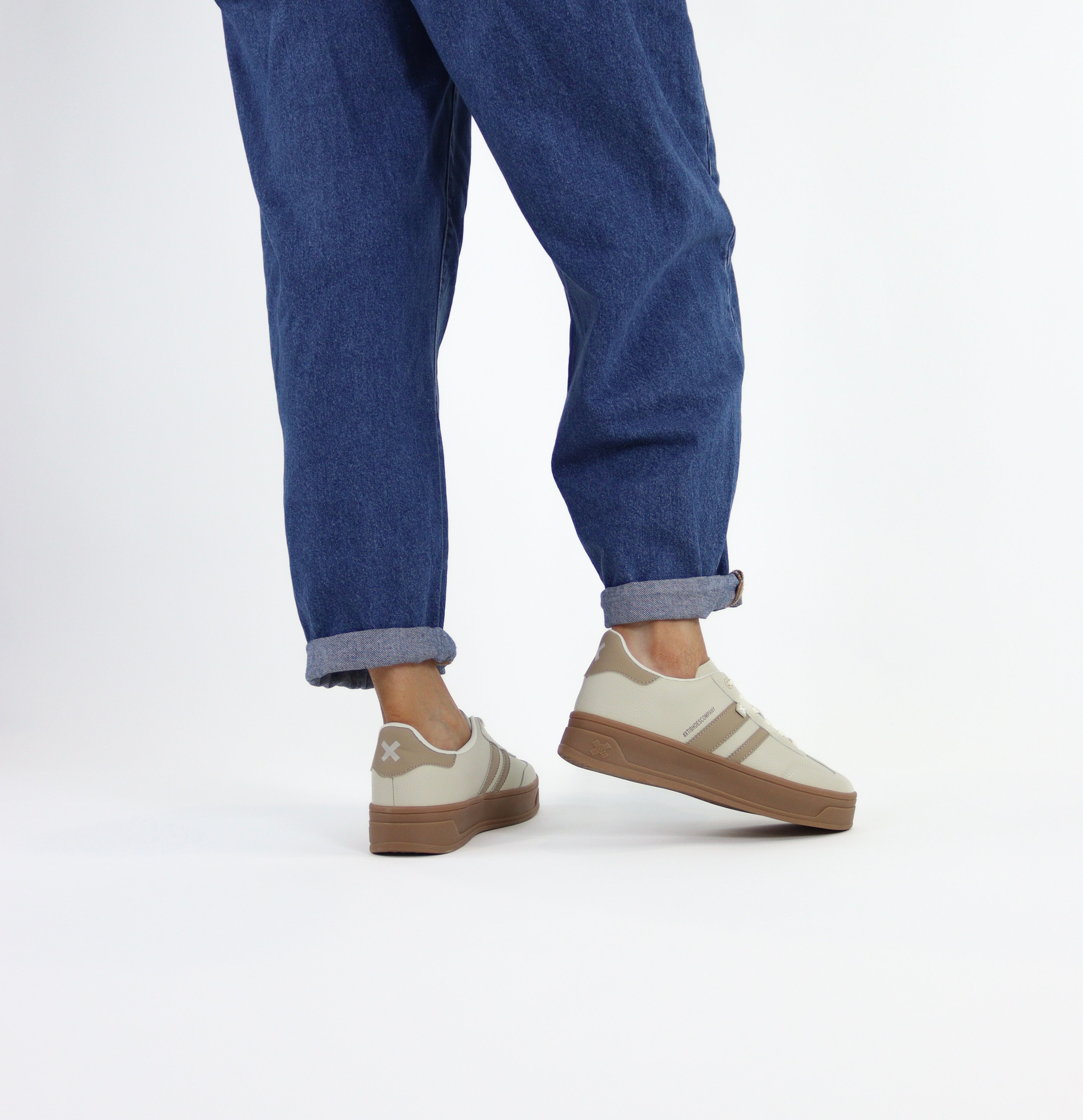 XTI - 143645 Beige Platform Trainer