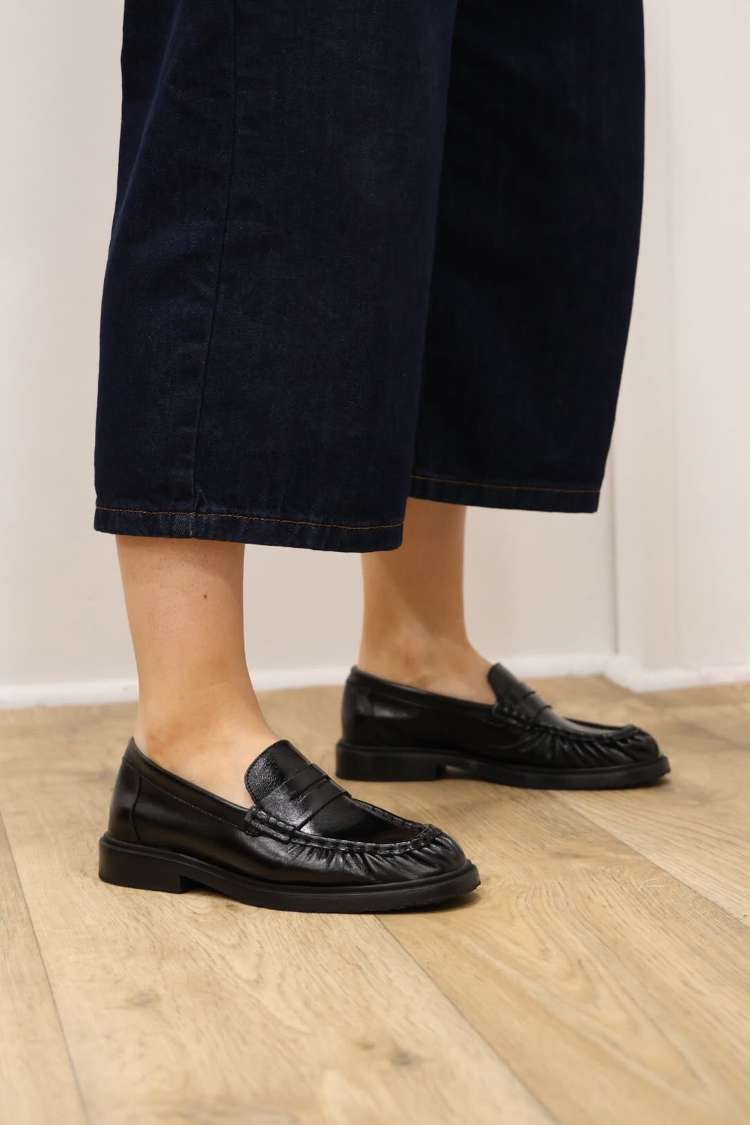 Wonders - B-9170 Black Loafer