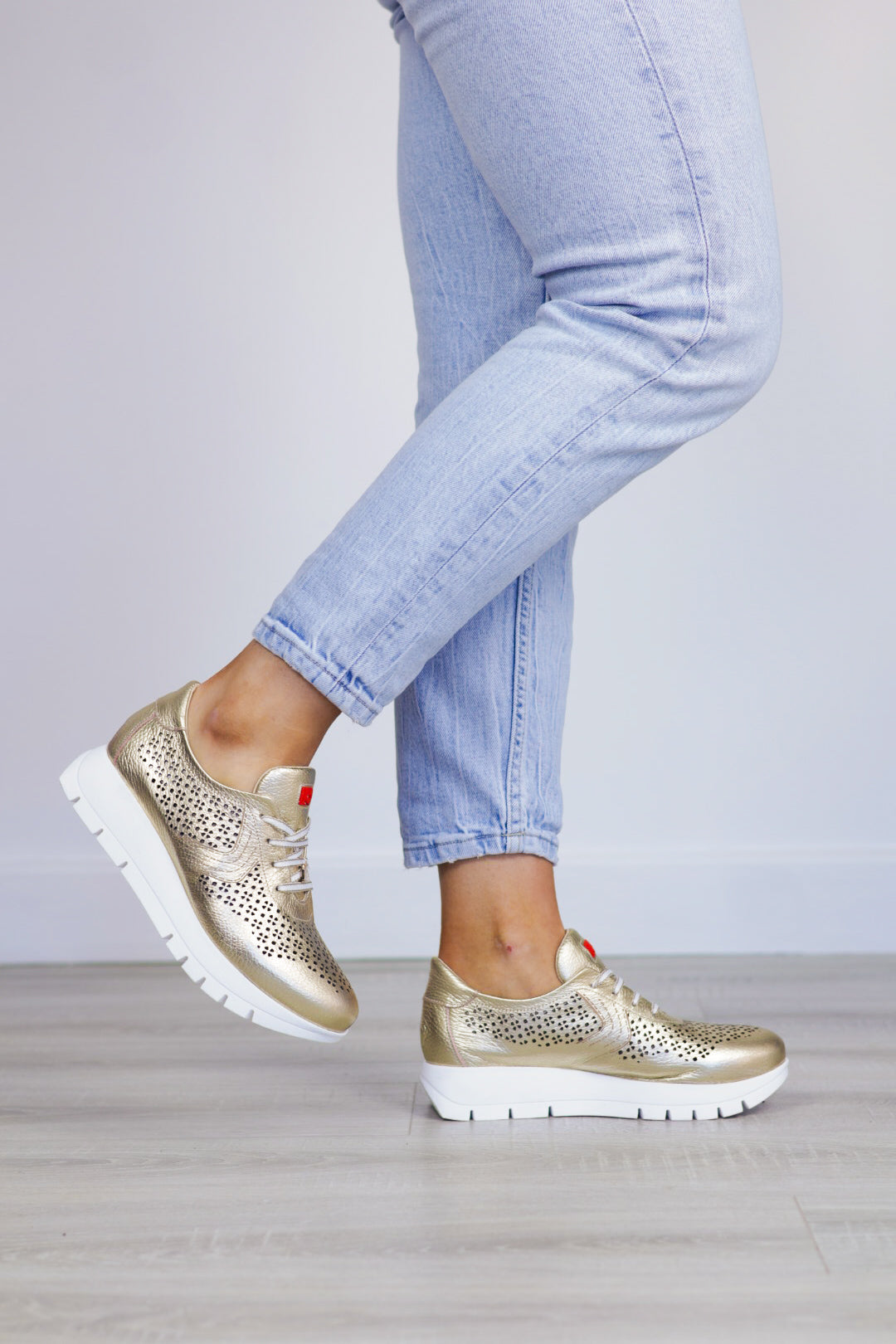 Jose Saenz - 2314 Gold Pref Trainer