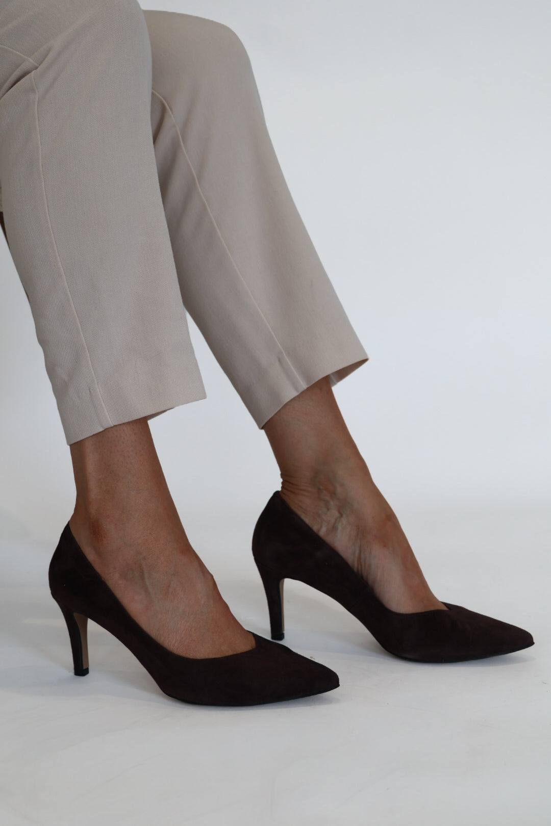 Rachels - Z6047 Brown Suede V Court Shoe