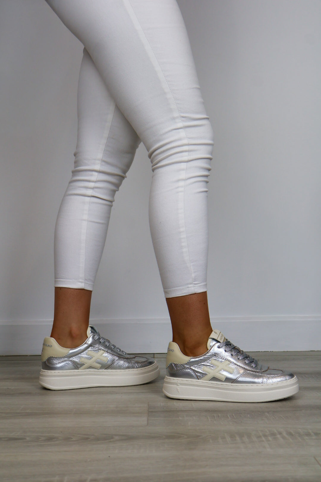 Another Trend - A035 [Plata] Silver Platform Trainer