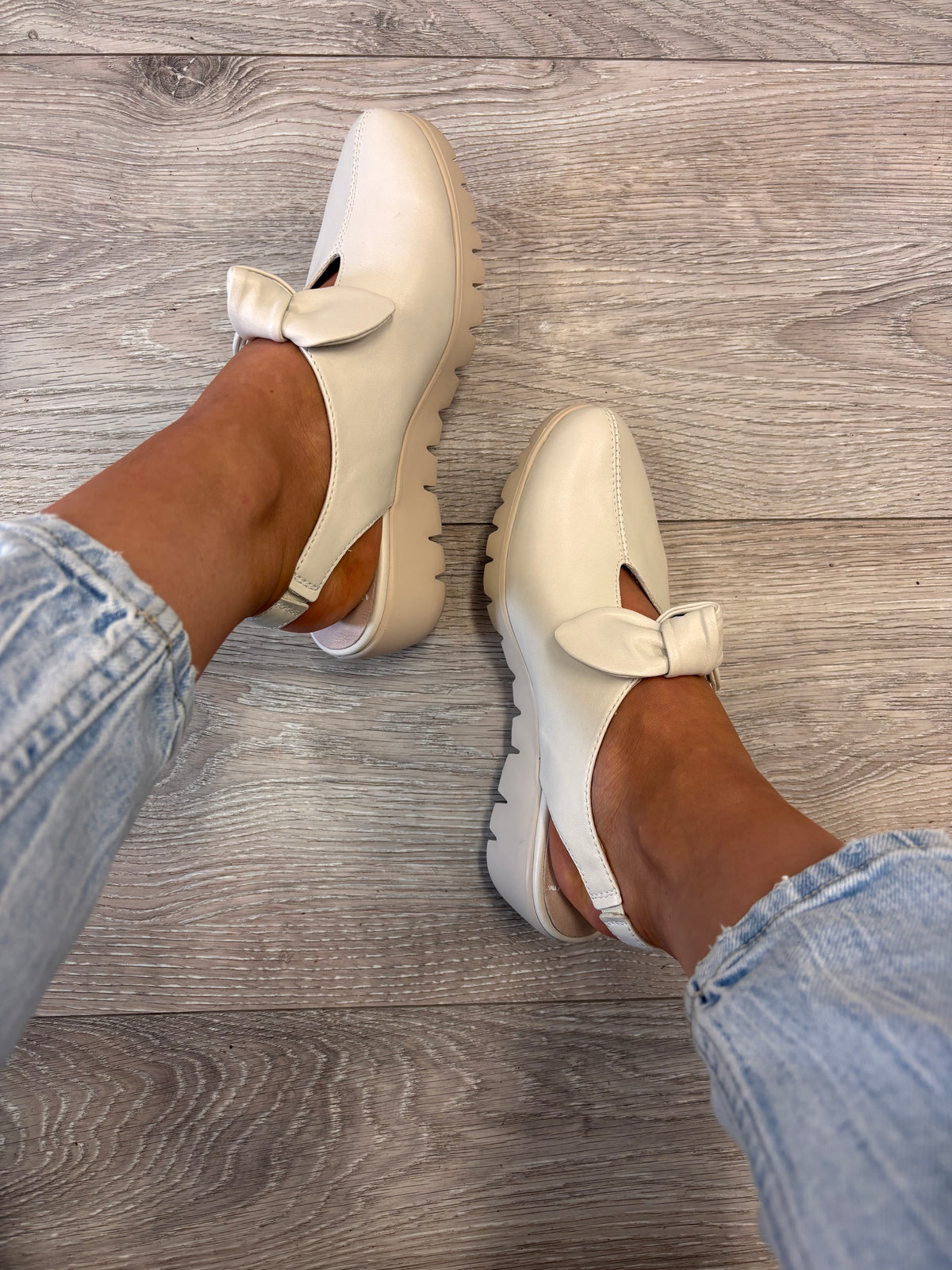 Wonders - C-33315 Ivory Bow Slingback