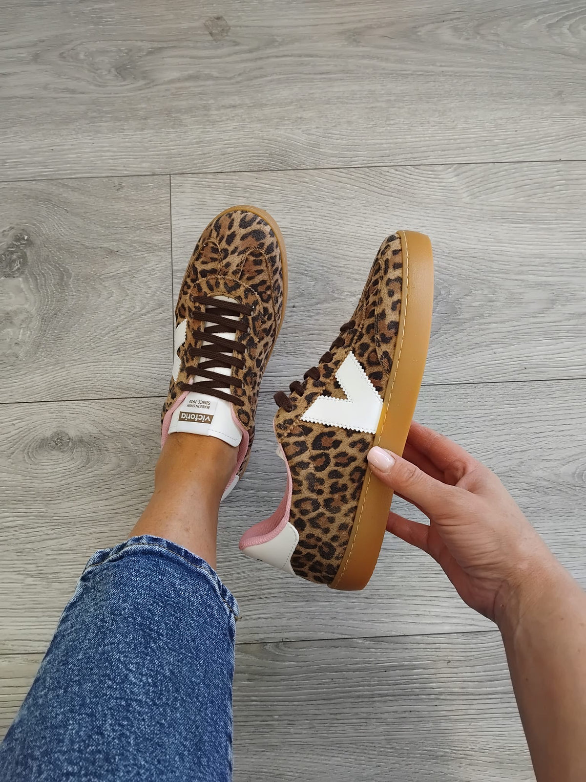 Victoria - 126205 Leopard Trainer