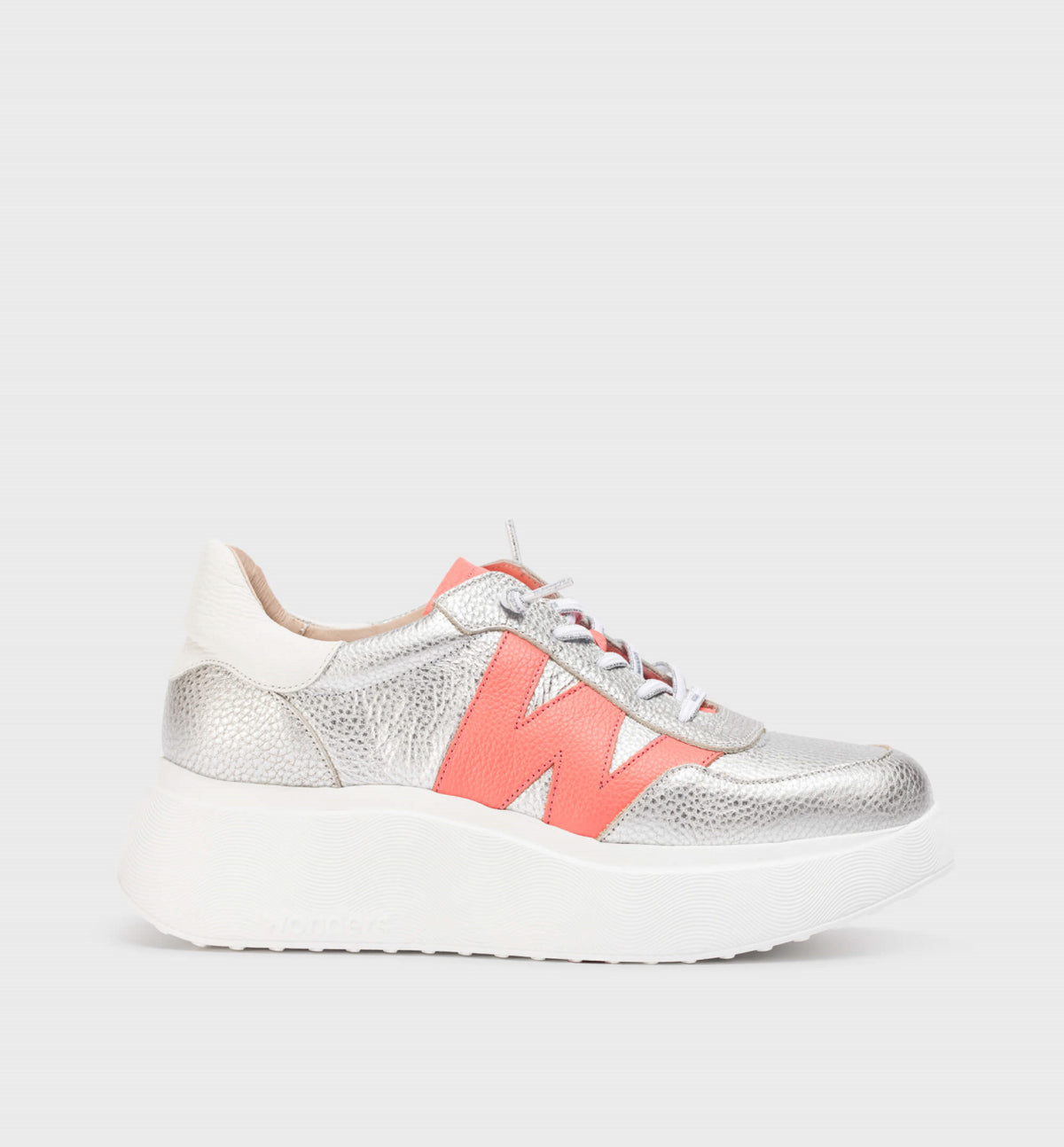 Wonders - A-3625 Silver and Coral Trainer