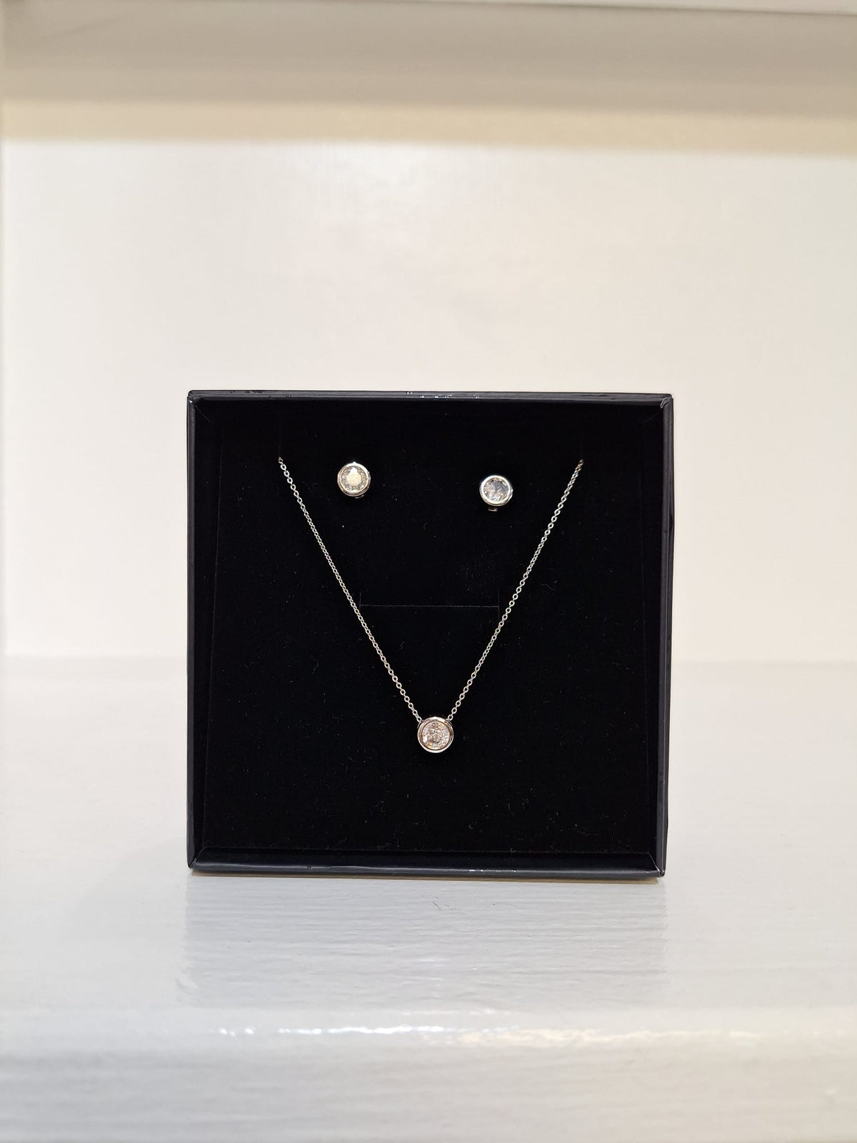 Karen Sampson - J11445 Silver Round Diamonte Chain & Earring Set