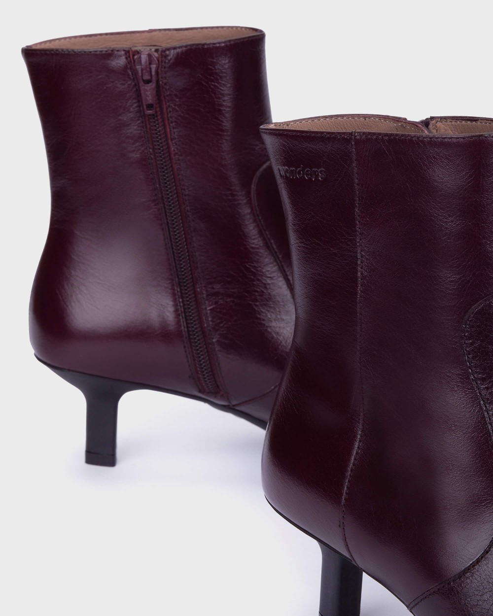 Wonders - G-7111 Burgundy Kitten Heel Ankle Boot