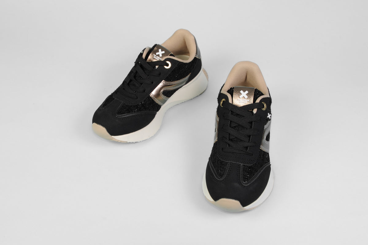 XTI - 143379 Black & Gold Retro Trainer