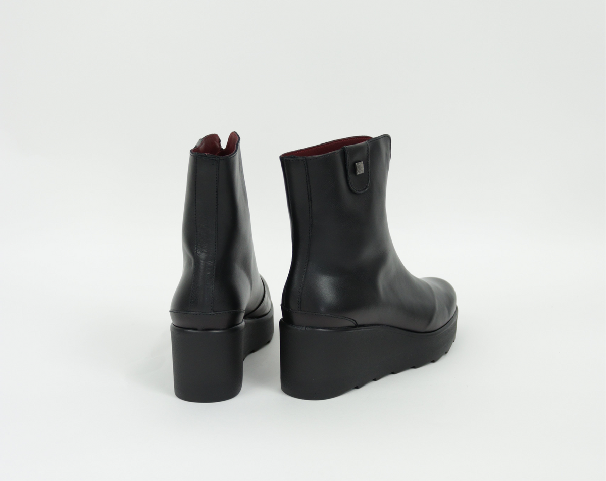 Jose Saenz - 6426 Black Zip Wedge Boot