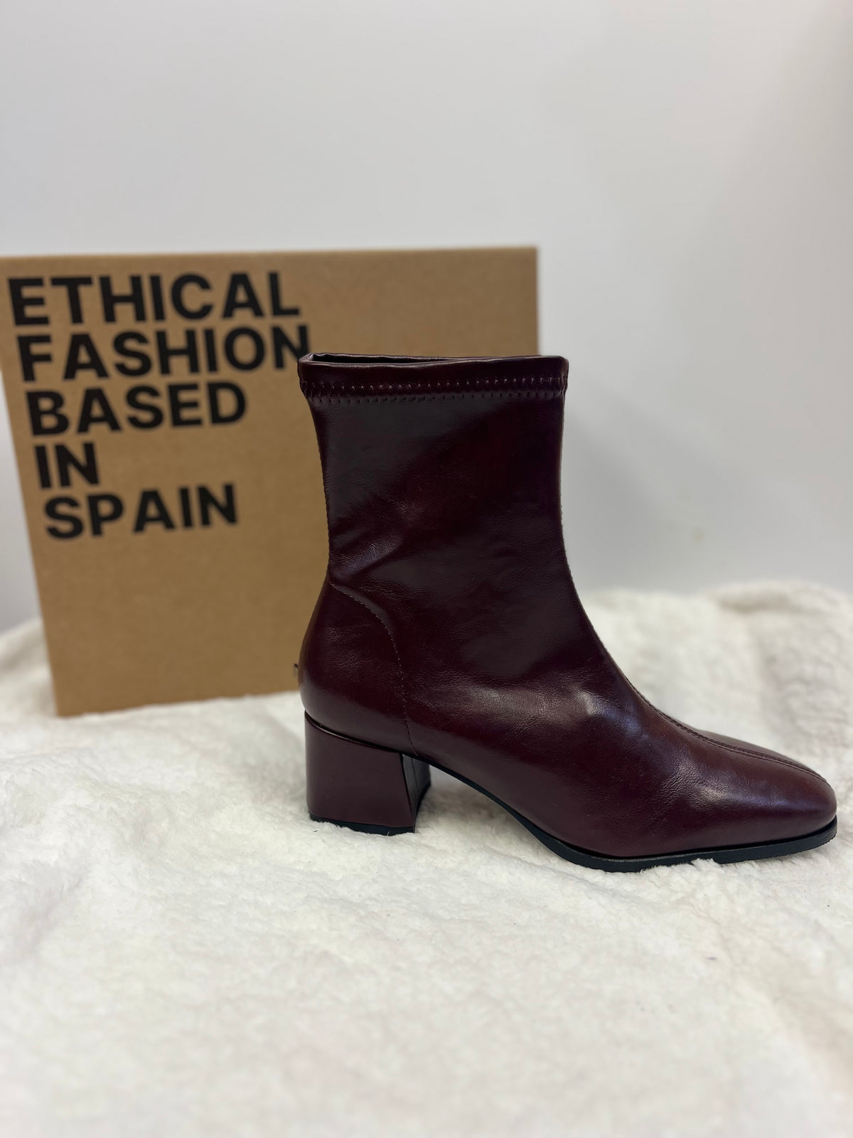 Miss Elastic - 78330 Burgundy Ankle Boot