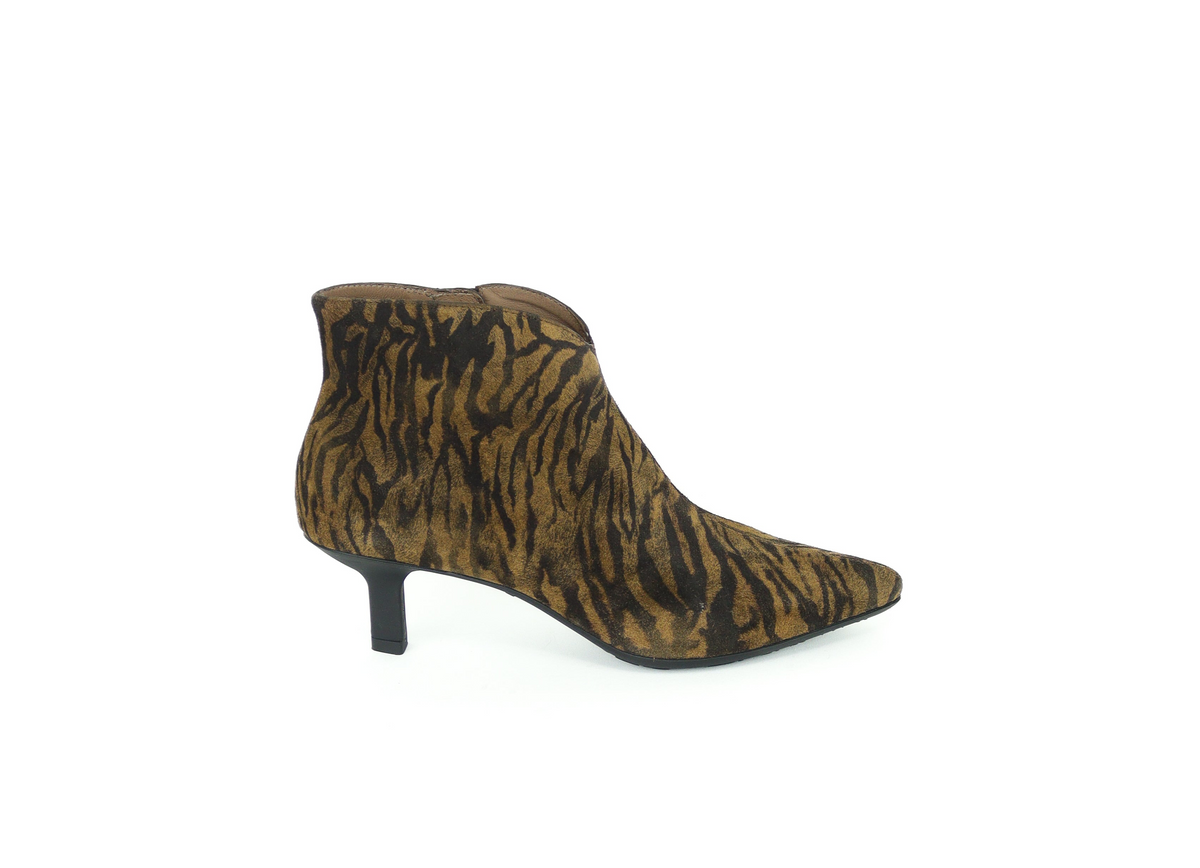 Wonders - G-7120 Brown Zebra Print