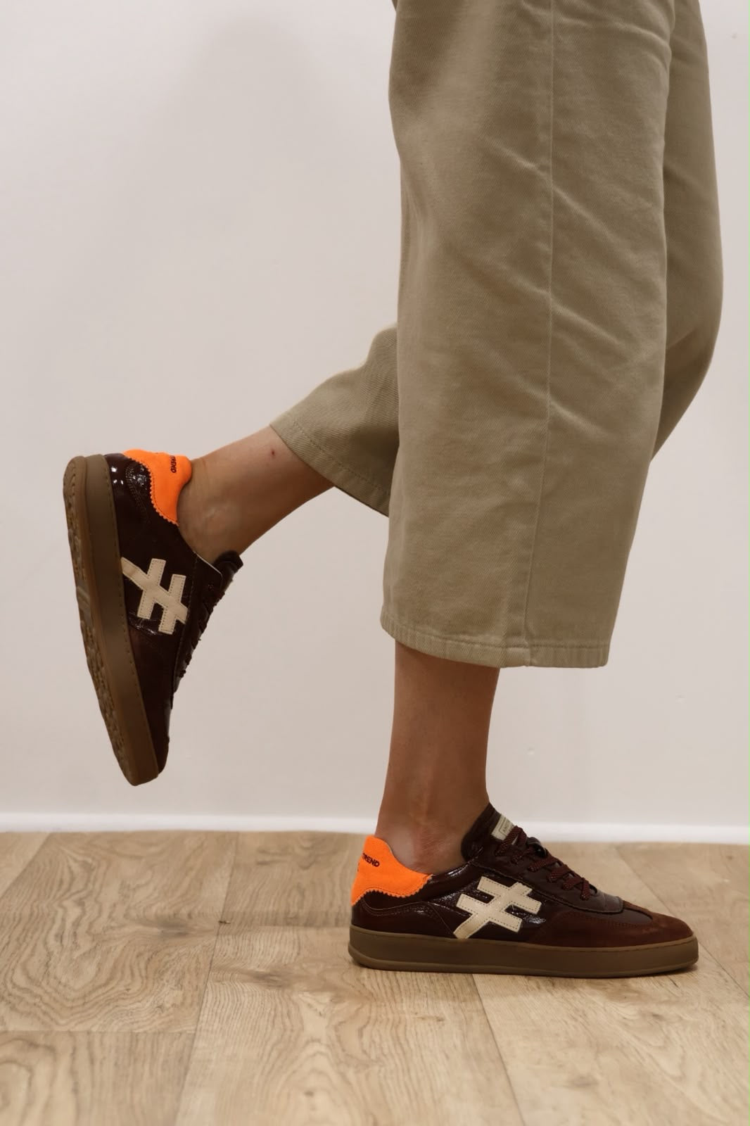 Another Trend - A032 Chatagne Brown/Burgundy Trainer