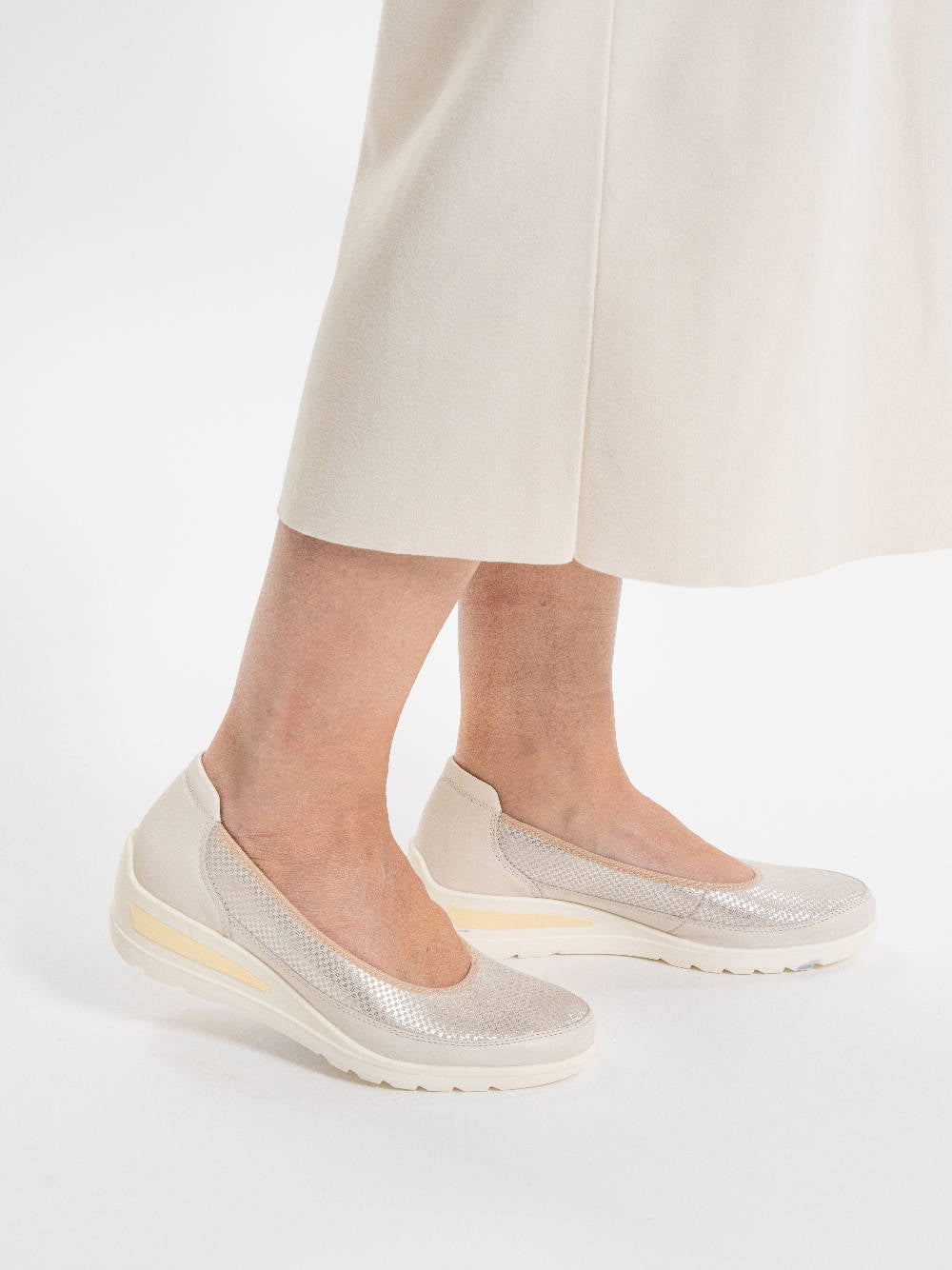 Ara - 50664 Gold Wedge Shoe