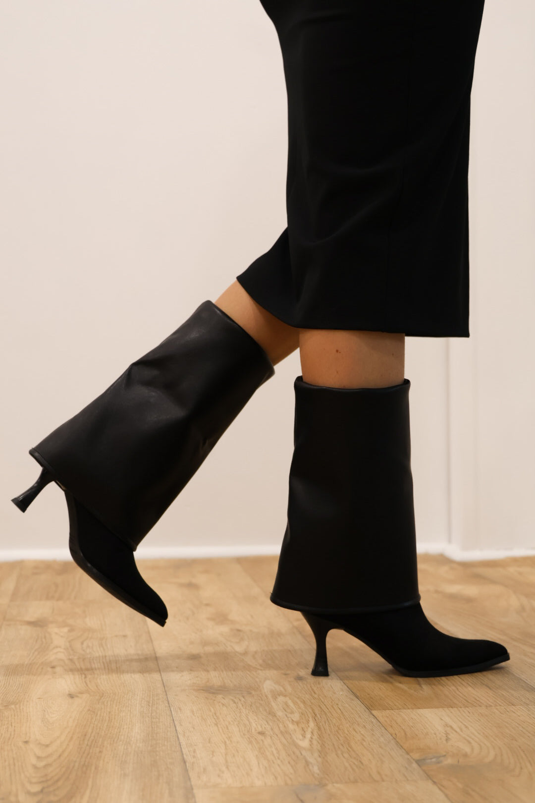 Miss Elastic - 77068 Black Med Calf Pointy Toe