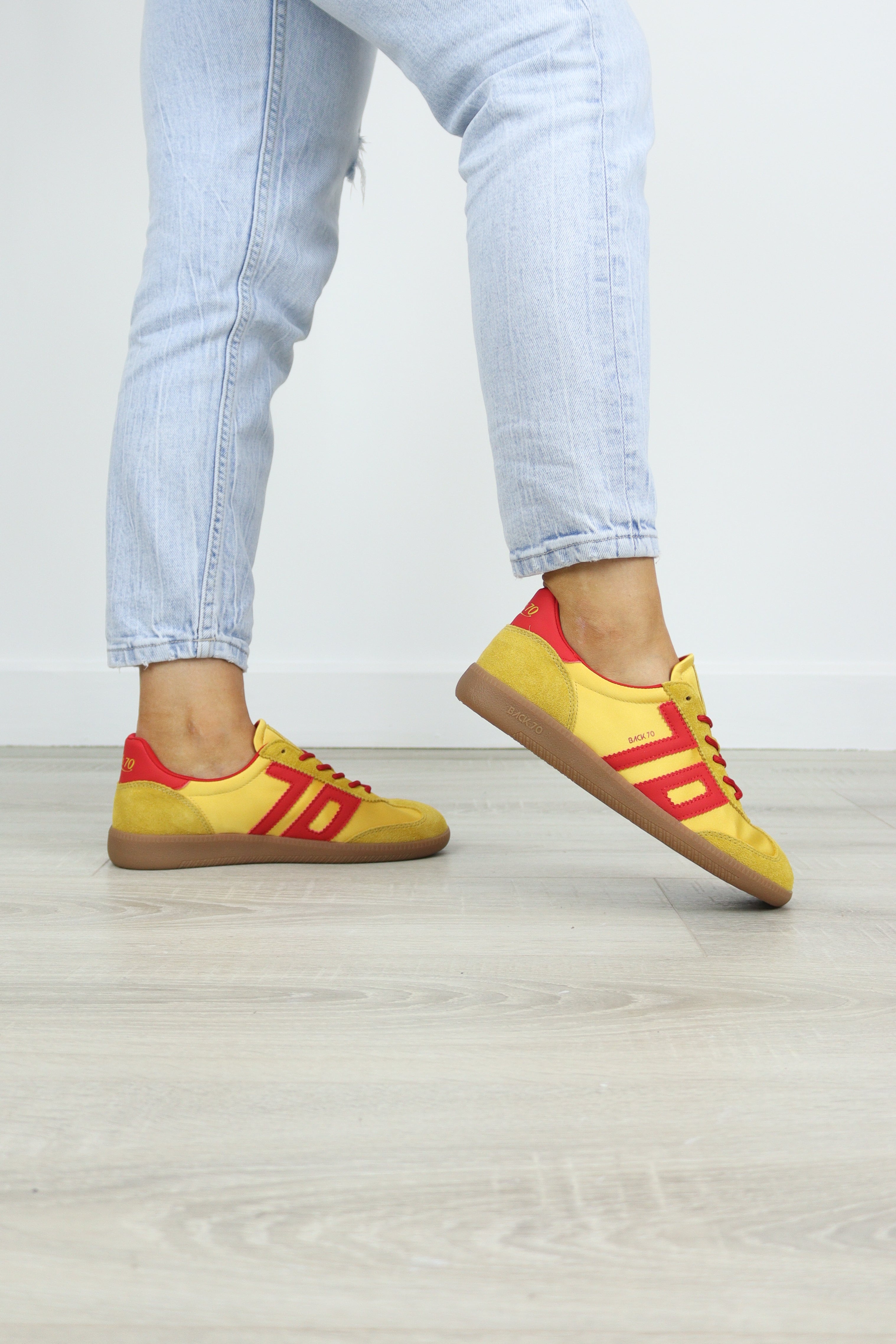Back 70 - Ghost Yellow/Red Trainer