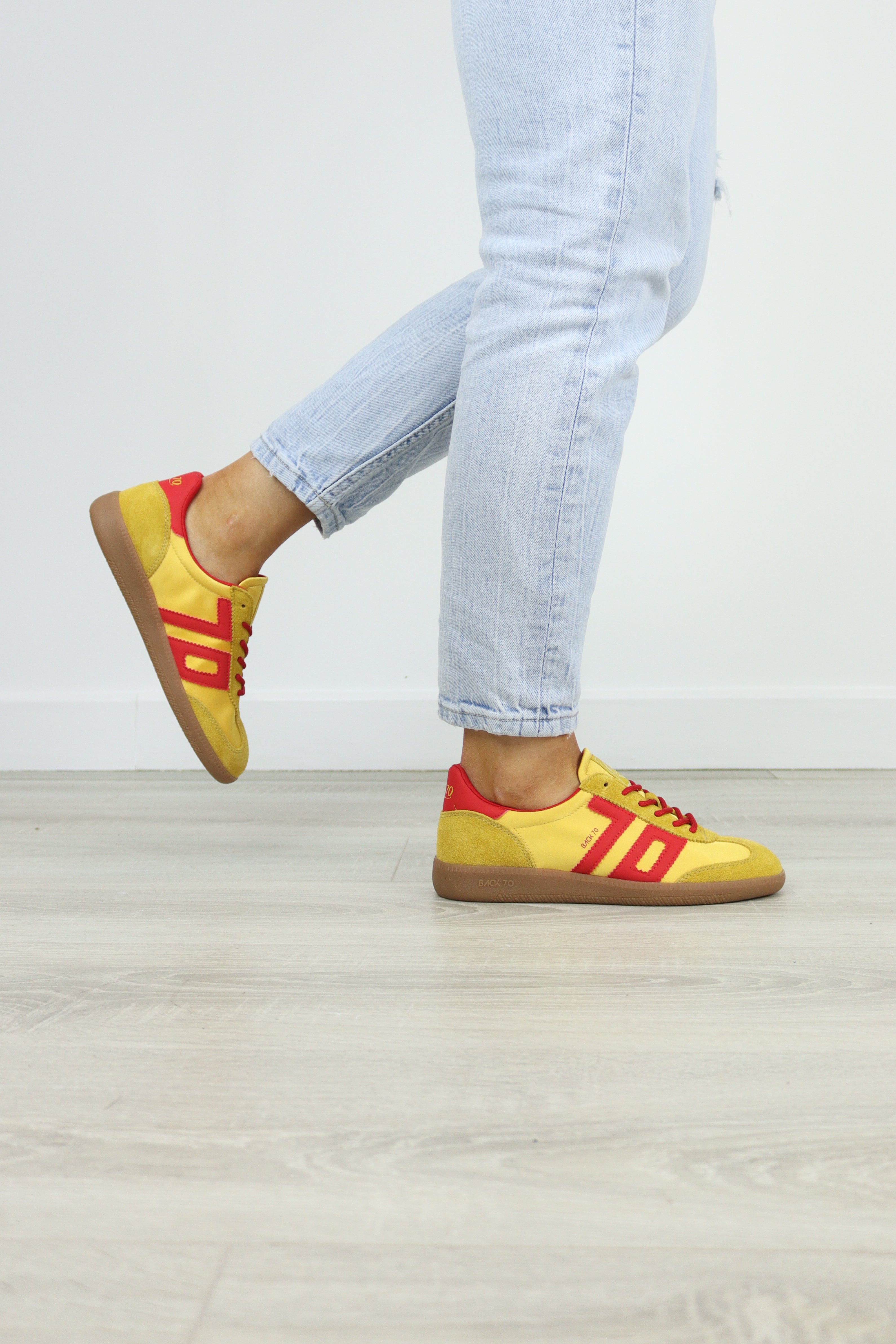 Back 70 - Ghost Yellow/Red Trainer