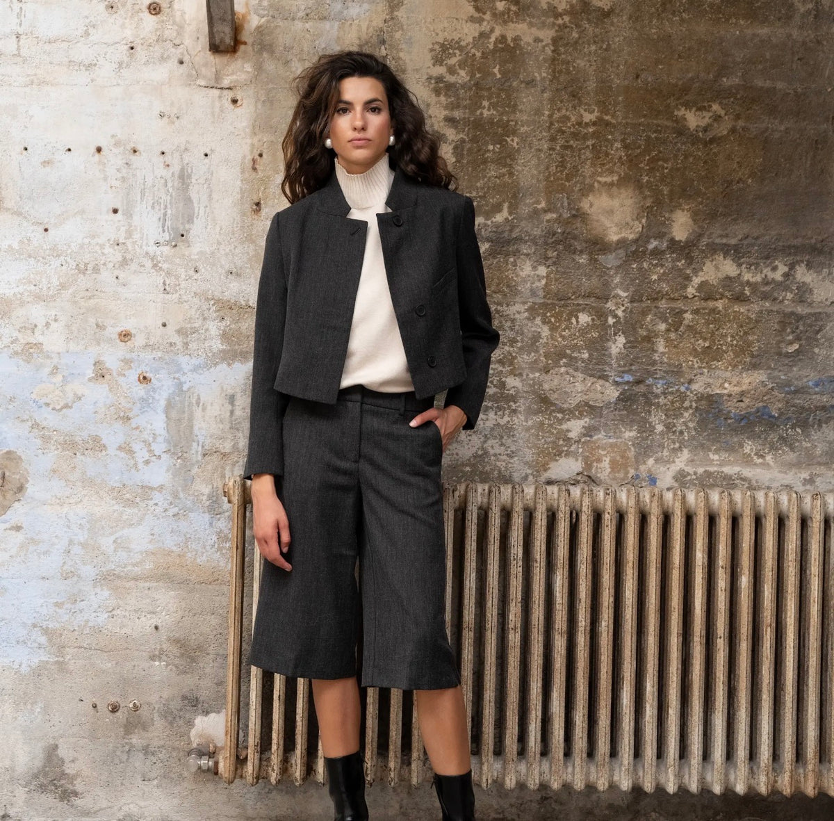 Anna - Charcoal Cropped Blazer