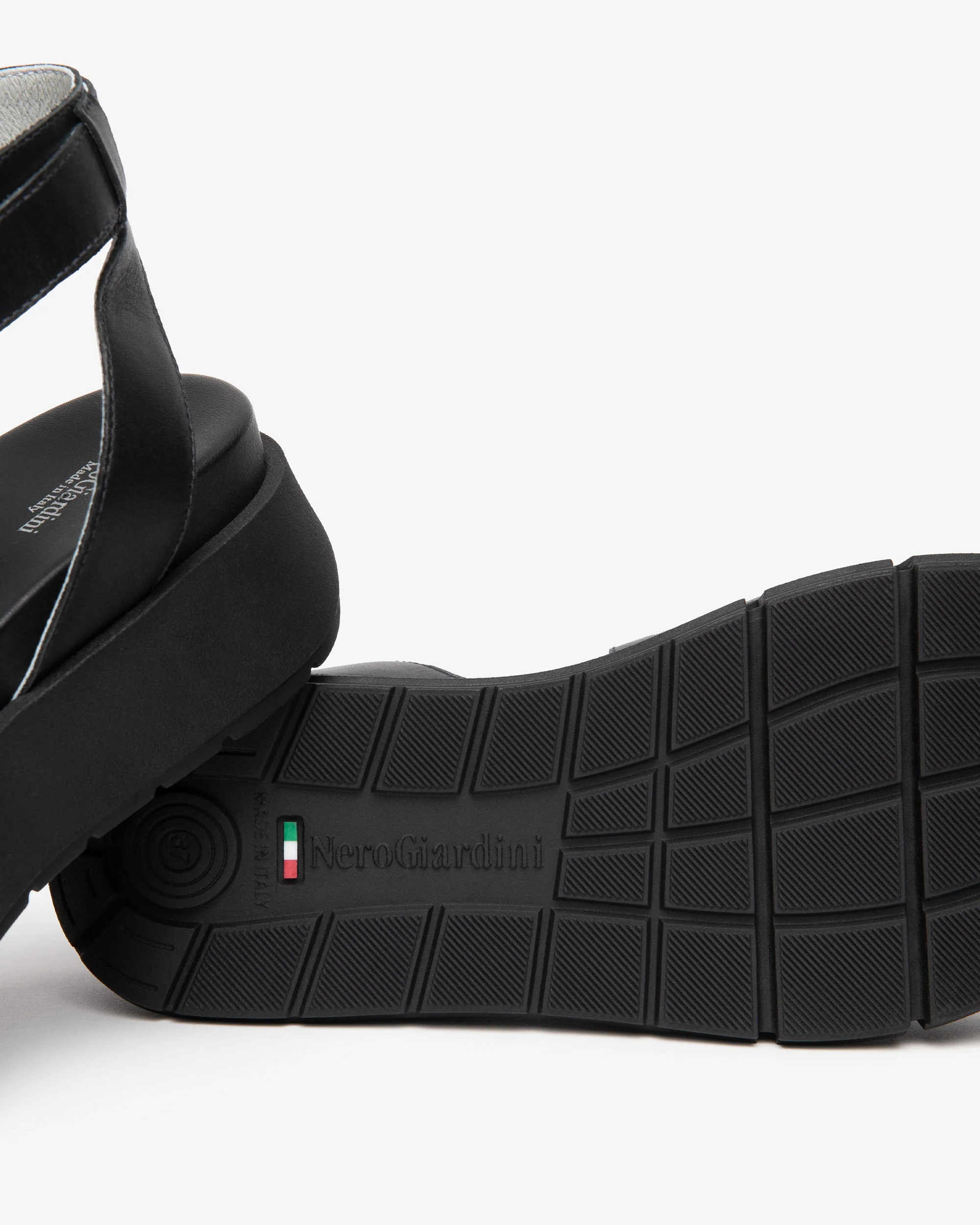 NeroGiardini - E617067D Black Flatform Sandal