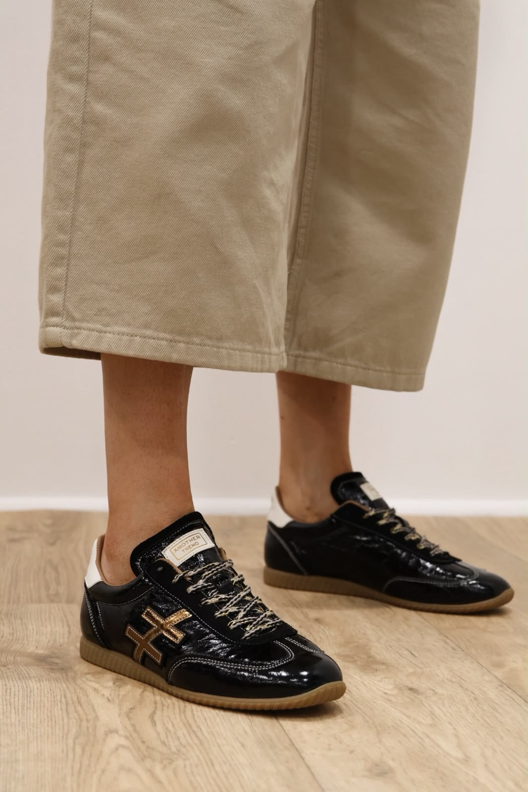 Another Trend - A07847 [Negro] Black & Bronze Patent Trainer